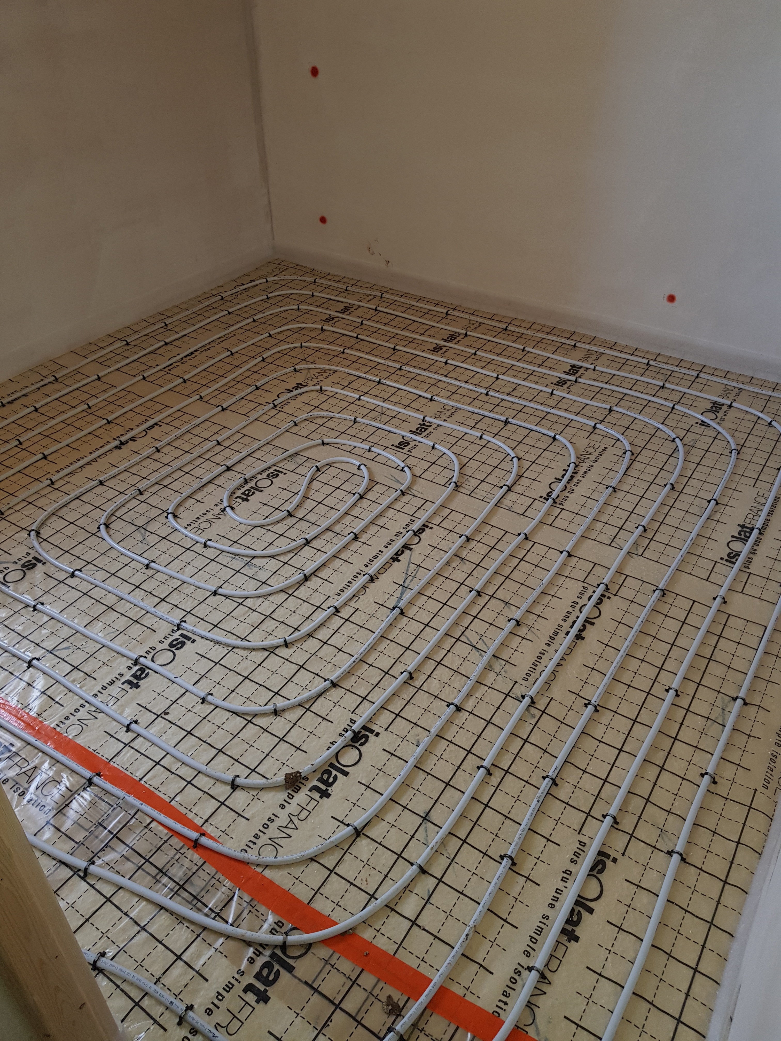 Plancher chauffant à eau